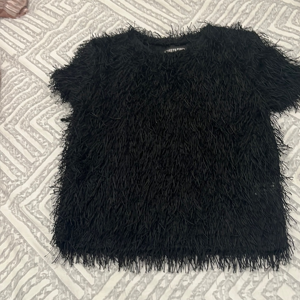 Black stringy top Barely worn